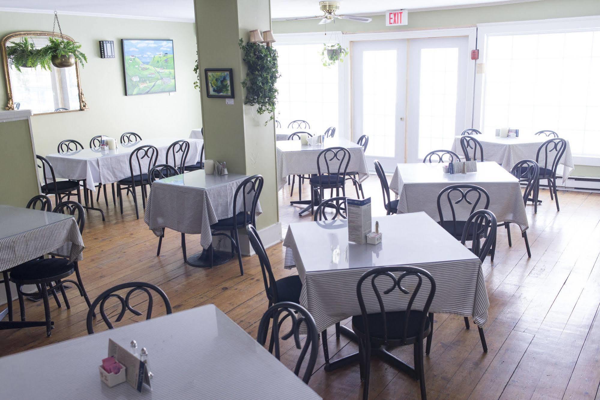 The Cove Inn Westport Экстерьер фото